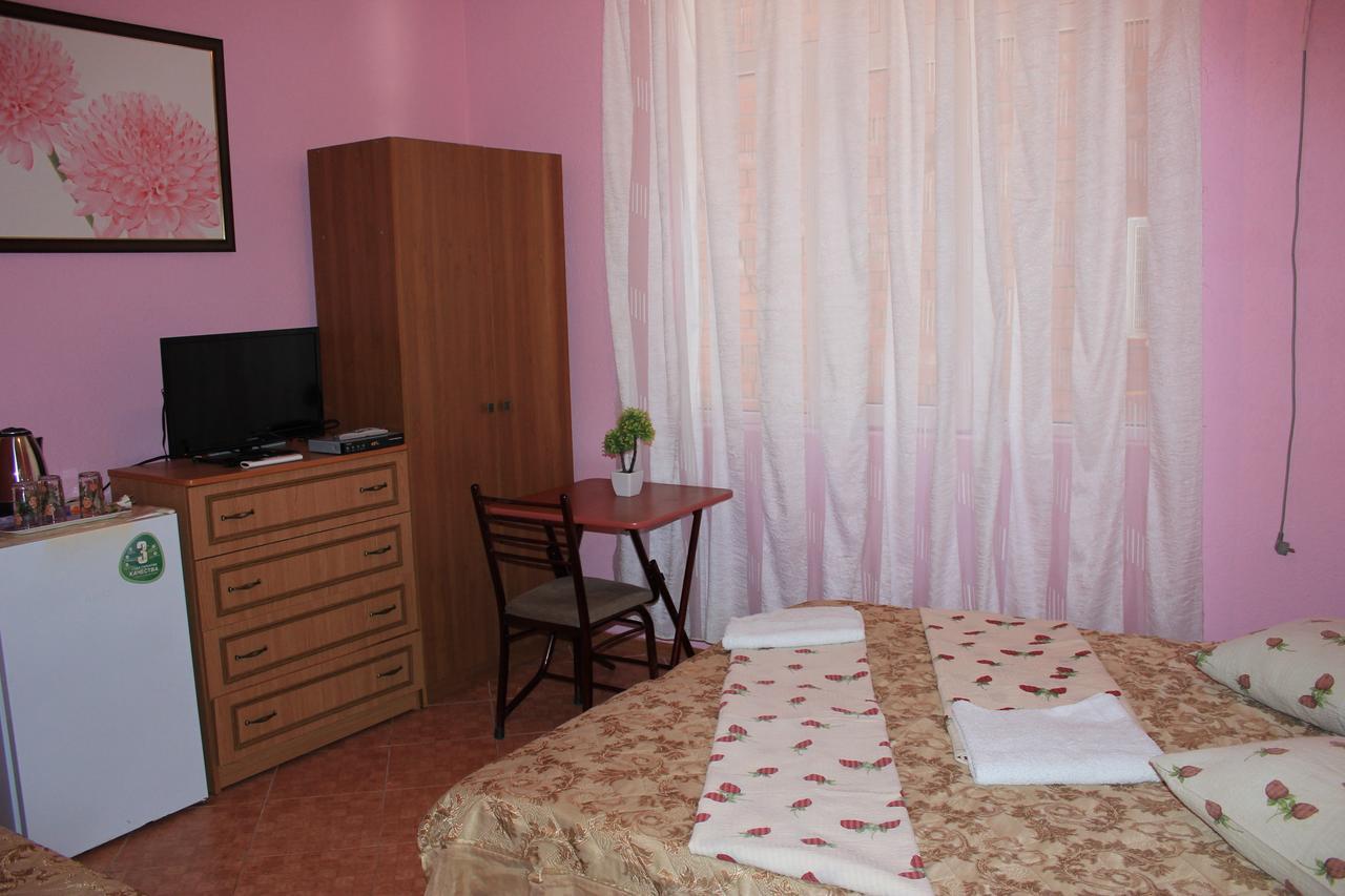 Emiliya Guest House Gagra Exterior foto