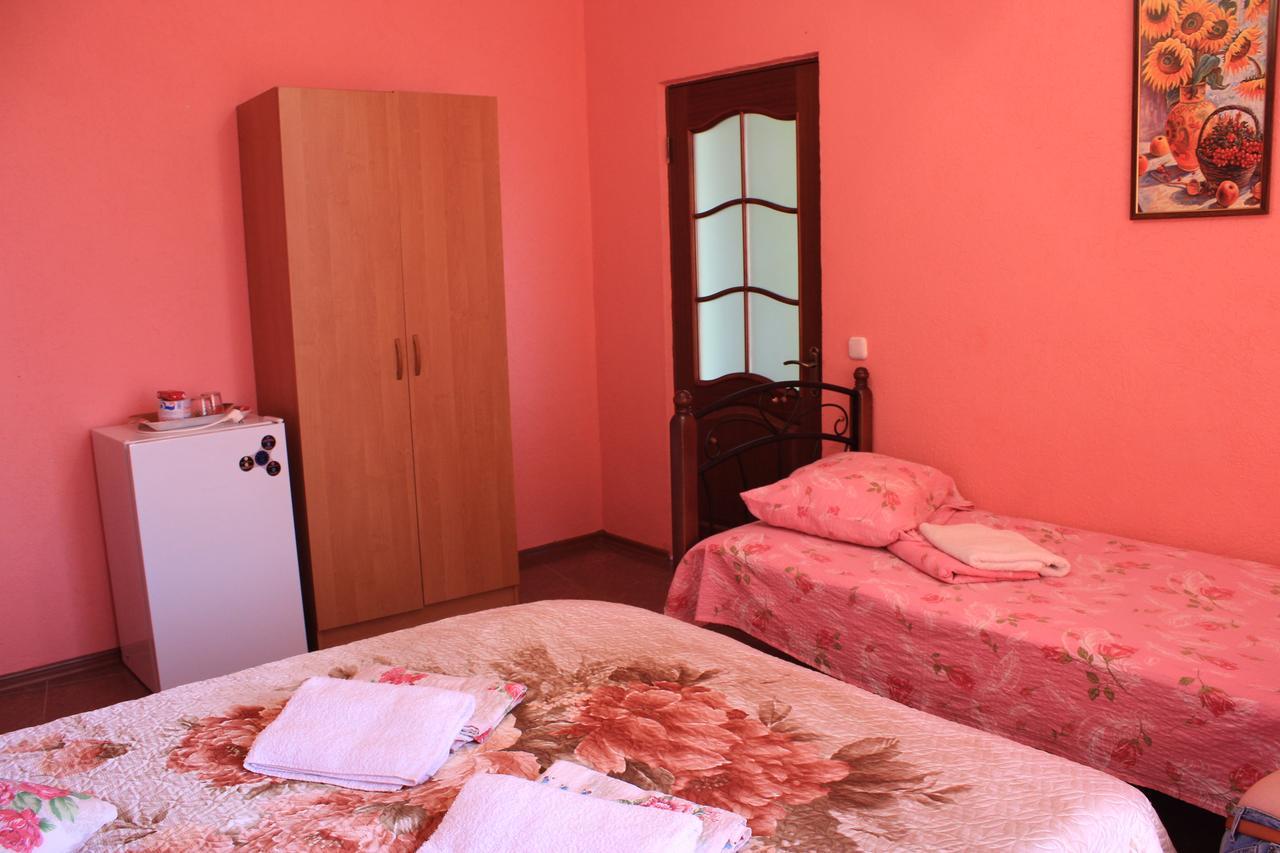 Emiliya Guest House Gagra Exterior foto