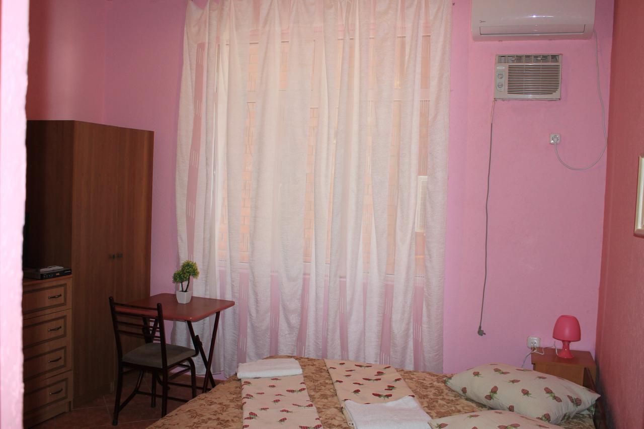 Emiliya Guest House Gagra Exterior foto
