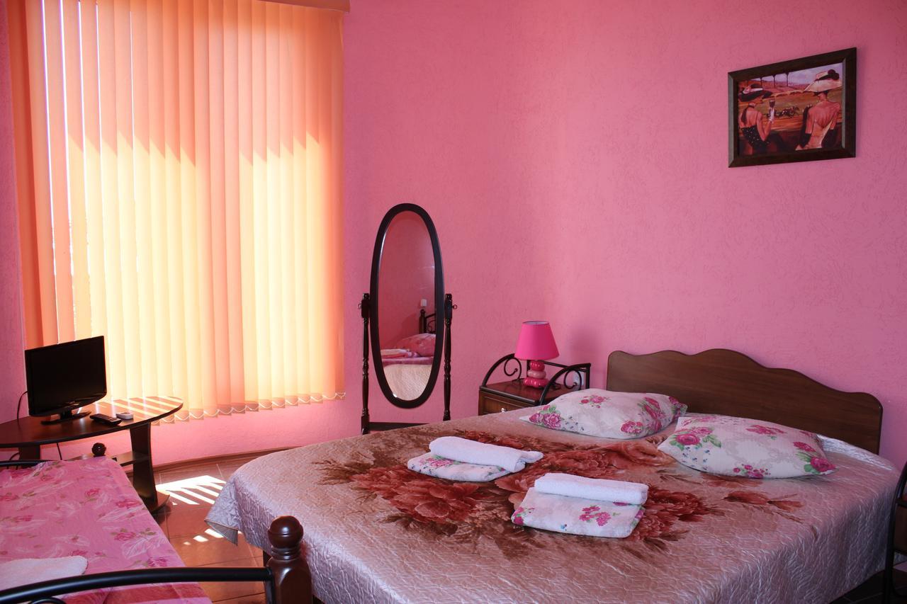 Emiliya Guest House Gagra Exterior foto