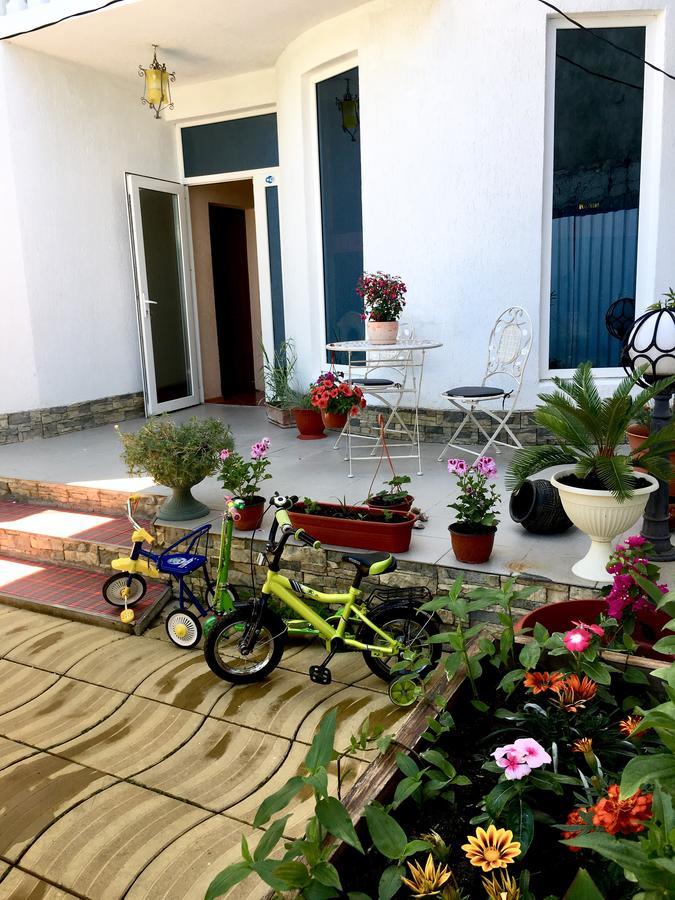Emiliya Guest House Gagra Exterior foto