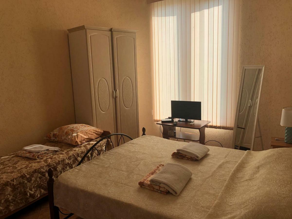 Emiliya Guest House Gagra Exterior foto