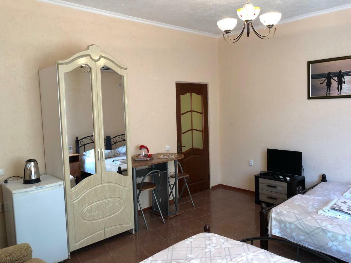 Emiliya Guest House Gagra Exterior foto