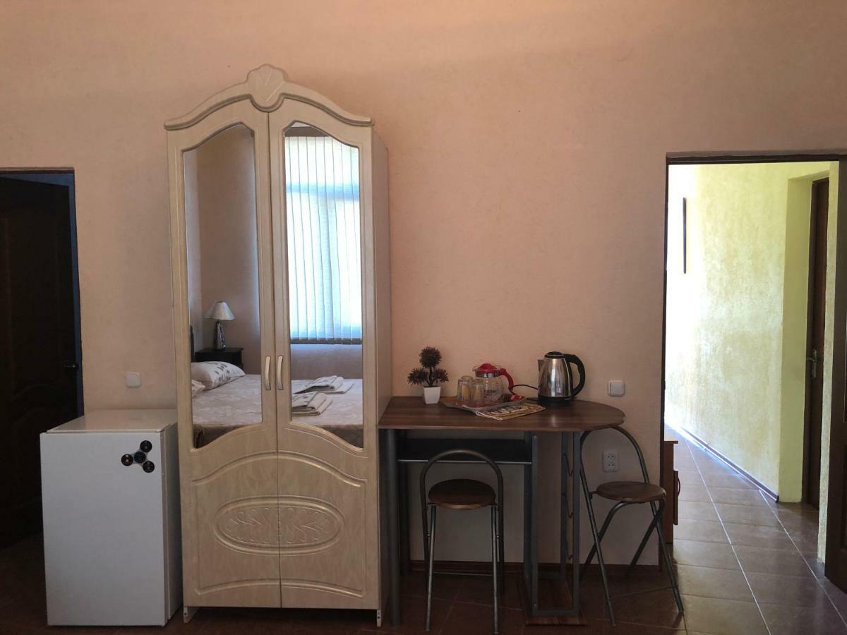 Emiliya Guest House Gagra Exterior foto