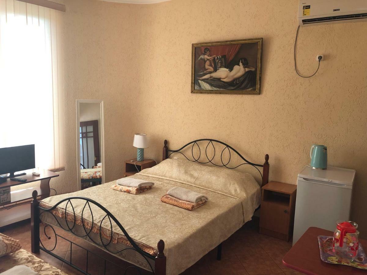 Emiliya Guest House Gagra Exterior foto